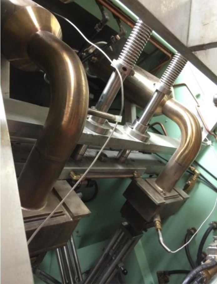 Complex assembly of metallic pipes and components within a machinery system